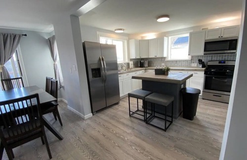 Aurora Casa | Newly Renovated 4BR 2BA House