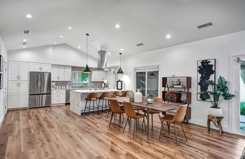 Woodland Hills Casa | Newly Renovated 4BR House W/Pool+Spa & Central!