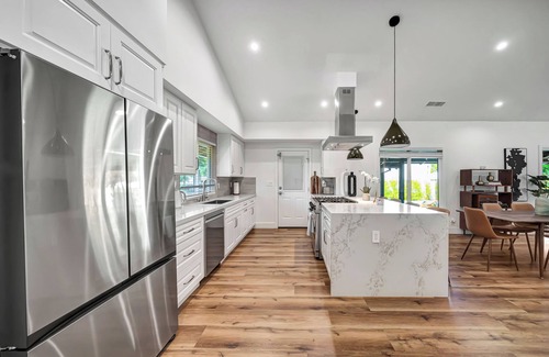 Woodland Hills Casa | Newly Renovated 4BR House W/Pool+Spa & Central!
