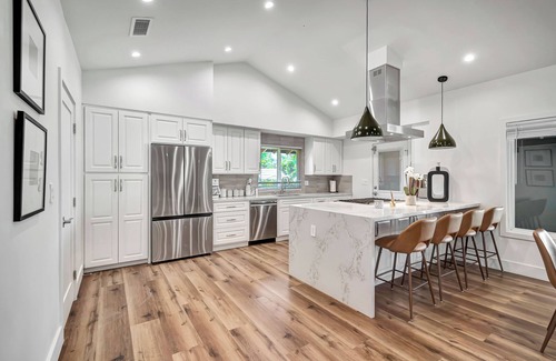 Woodland Hills Casa | Newly Renovated 4BR House W/Pool+Spa & Central!