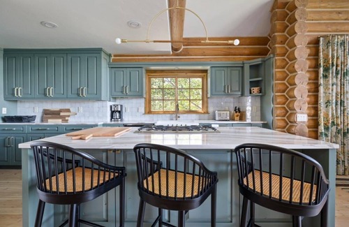 Victor Cabina | Newly renovated 5-bedroom cabin - luxury amenities & resort access