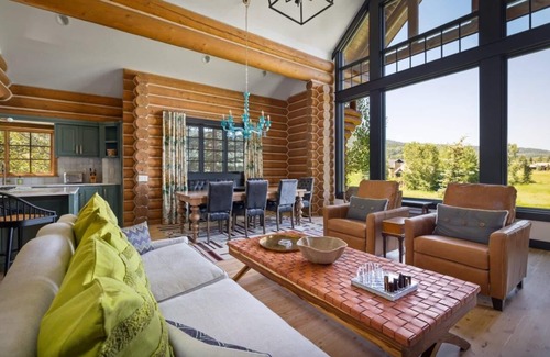 Victor Cabina | Newly renovated 5-bedroom cabin - luxury amenities & resort access