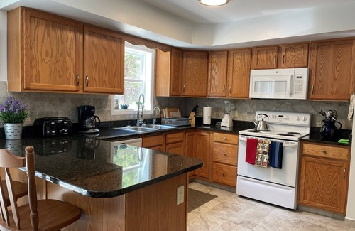 Truro Casa | Newly Renovated 5 Bedroom Home!