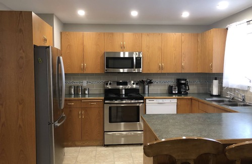 Mountain View Casa | Newly renovated 5 bedroom 2 bath house on Payne Lake road 15 mins from Waterton