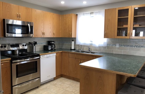 Mountain View Casa | Newly renovated 5 bedroom 2 bath house on Payne Lake road 15 mins from Waterton