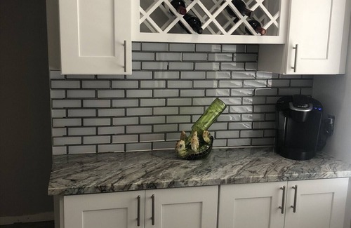 Iona Condominio | Newly Renovated and Near Beaches Cinnamon Cove Gated Community