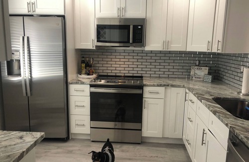 Iona Condominio | Newly Renovated and Near Beaches Cinnamon Cove Gated Community