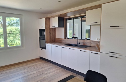 Lablachere Apartamento | Newly renovated apartment in a quiet hamlet 5 minutes from Lablachère.