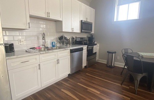 Lafayette Square Condominio | Newly Renovated Apartment IDEAL 4 LONG STAYS Close to Downtown Lafayette Square