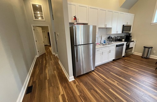 Lafayette Square Condominio | Newly Renovated Apartment IDEAL 4 LONG STAYS Close to Downtown Lafayette Square