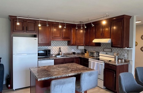 Derby Center Apartamento | Newly renovated apartment in Derby central to lakes, restaurants and shopping.