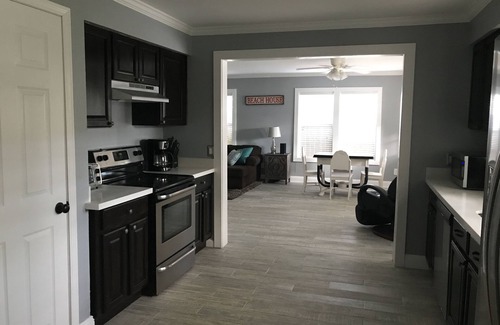 Bay St Louis Casa | Cabaña de playa recientemente renovada en Old Town con carrito de golf, patio grande y mascotas
