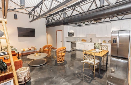 Jacksonville Hotel | Newly renovated Boutique Hotel **Must See**