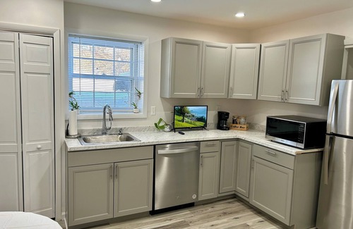 Newington Casa | Newly Renovated & Bright 2BR, Family-Friendly, Near DC