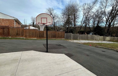 Newington Casa | Newly Renovated & Bright 2BR, Family-Friendly, Near DC