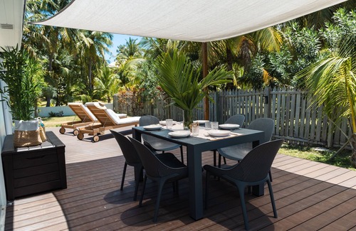 Dunmore Town Cabaña | Newly renovated Coastal cottage steps to Pink Sand Beach- Somewhere in the Sun
