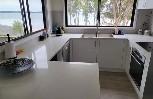 Tegerin Casa | NEWLY RENOVATED BY TUGGERAH LAKE ( PET FRIENDLY)