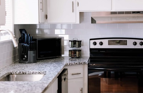 Nall Hills Condominio | Newly Renovated Condo Sleeps 11