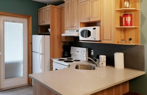 Harvie Heights Casa | Newly Renovated Cabiny Townhouse near Banff Gate