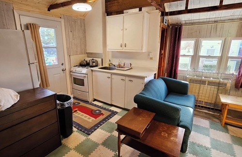 Lindsay Cabina | Newly Renovated 2 Bedroom Cabin - Sandy Beach/Firepit/Boating & More