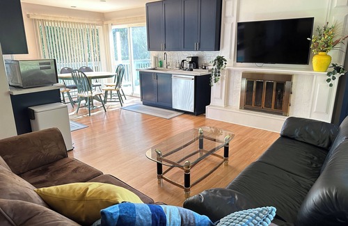 Canyon Heights Casa | Newly renovated 3BD 2 Bath, Spacious with lots of light!