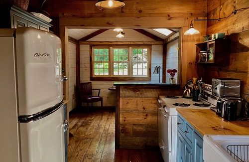 East Chatham Cabina | Newly Renovated Cabin in the Country
