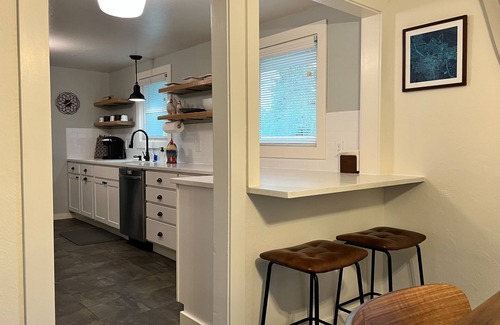 Central Oregon Casa | Newly Renovated Charmer