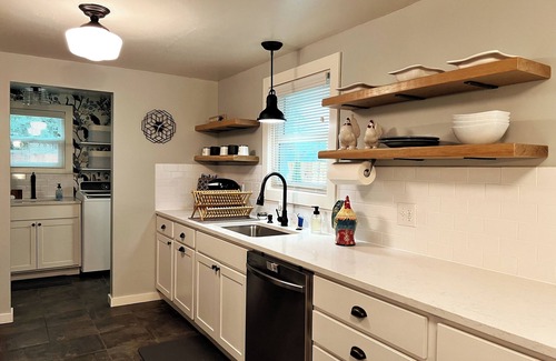 Central Oregon Casa | Newly Renovated Charmer