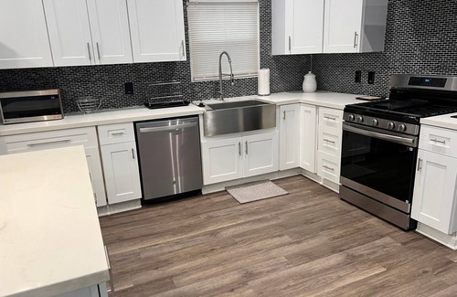 Arabi Casa | Newly Renovated, Charming 3-bedroom, 2-bathroom house in Arabi