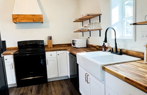 Pacific Casa | Newly Renovated - Close to Purina - Full Fenced Yard