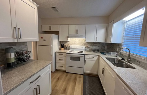 Terry Sanford Condominio | Newly renovated condo in a quiet community with convenient access to town!