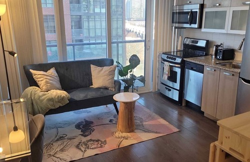 Beaconsfield Village Condominio | Newly Renovated Condo in Downtown Toronto