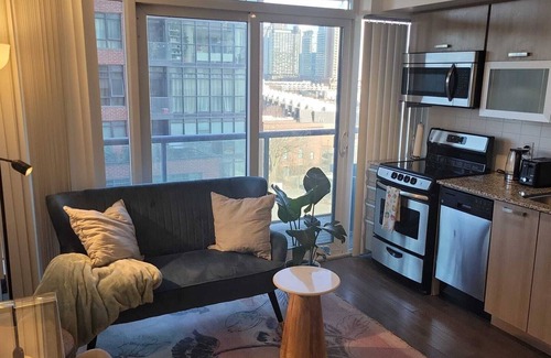 Beaconsfield Village Condominio | Newly Renovated Condo in Downtown Toronto