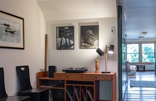 Charlotte Condominio | Newly Renovated Condo in Former Historic Inn