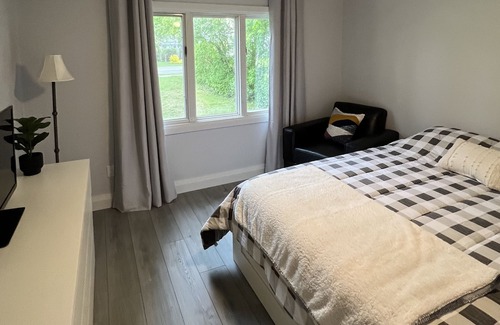 Port Elgin Cabaña | Newly Renovated Cottage Between Port Elgins Main Beach and Downtown Core