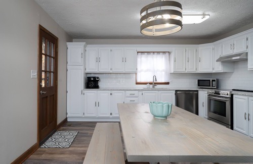 Woodstock Cabaña | Newly Renovated Cottage near Lake Allatoona.