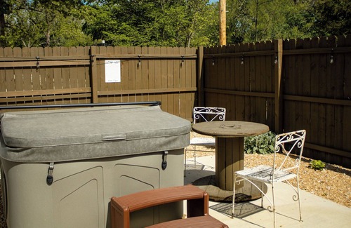 Fidelity Cabina | NEWLY renovated cottage located right off I-44 near Joplin, MO