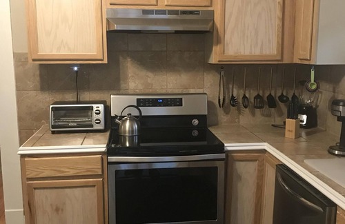 Gulfport Cabaña | CASA RECIENTEMENTE RENOVADA A TRAVÉS DE LA CALLE DE ISLAND VIEW CASINO