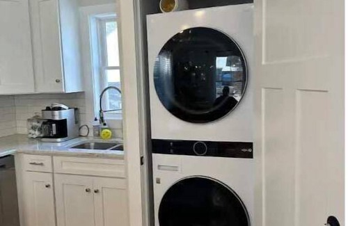 Kittery Casa | Newly renovated cottage