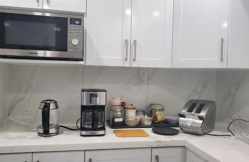 Unionville Casa | Newly Renovated-Cozy 2 BedRooms Bungalow MainFloor