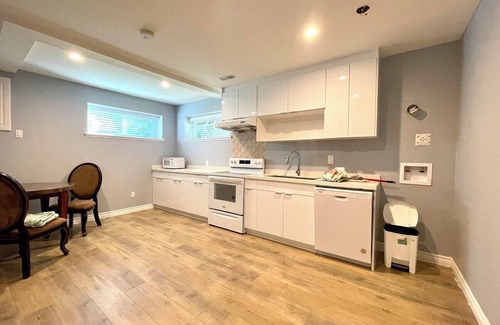 Delta Casa | Newly renovated cozy house in Delta’s desirable Sunshine Hills!