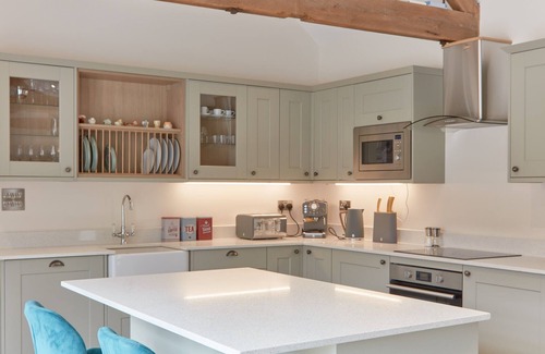 Haresfield Casa | Newly Renovated Dairy Barn on Idyllic Cotswold Farm