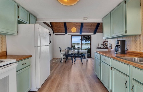 Atwater Casa | Newly Renovated Diamond Lake Oasis
