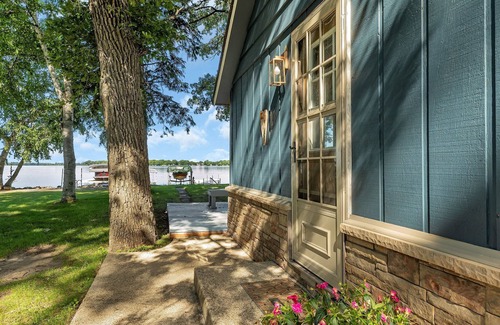 Atwater Casa | Newly Renovated Diamond Lake Oasis