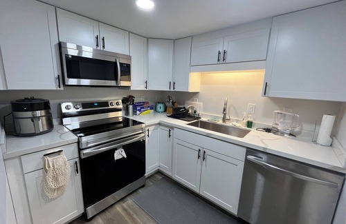 Annandale Casa | Newly Renovated Double BR w/Private Bath. Access to full Kitchen & Washer/Dryer.