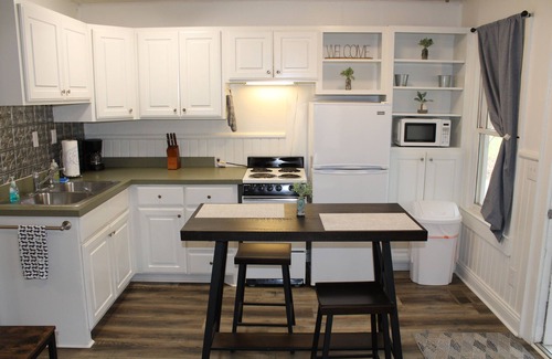 Waynesville Casa | Newly renovated downtown Waynesville cottage w/creek & outdoor space!