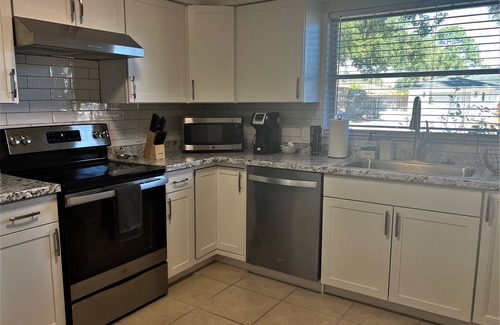 South Venice Casa | Newly renovated, family and dogs friendly home, 5 miles from the Venice beach!