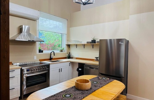 Historic Downtown Fernie Casa | Le Bon Lit Downtown Sutie
