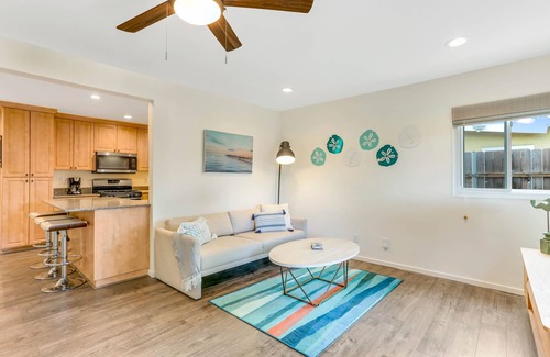 Lincoln Acres Casa | Newly Renovated | Fire Pit | Huge Yard | Pets