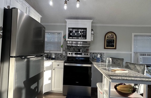 Suwannee Cabaña | Newly Renovated Fish Camp, Private Boat Dock, Fire Pit